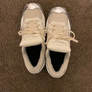 adidas Ozweego
Raf Simons Cream White Silver Metallic